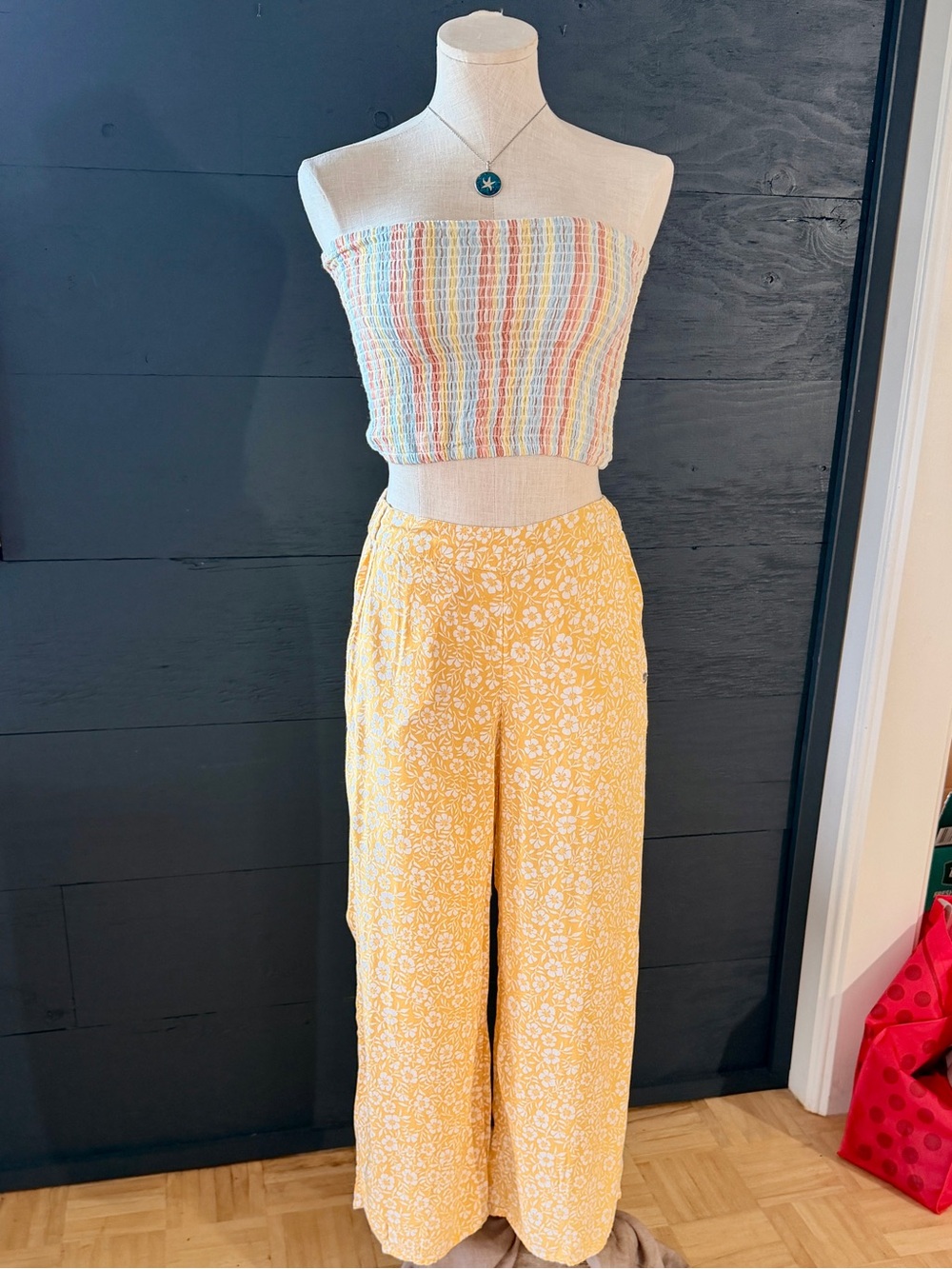 Roxy Midnight Avenue Yellow Floral beach pants size Small